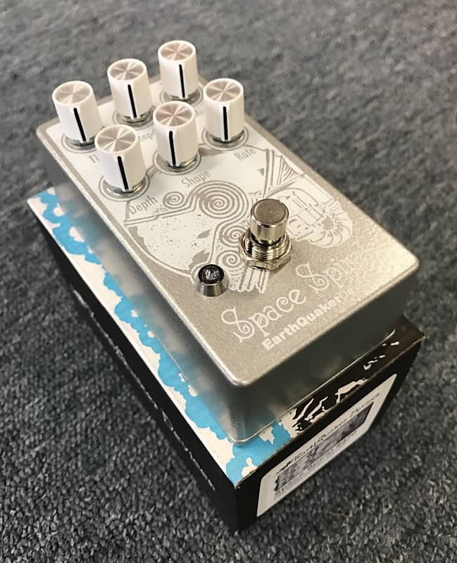 EarthQuaker Devices Space Spiral Modulated Delay pedal