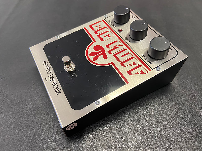 Electro-Harmonix Big Muff Pi Fuzz Distortion pedal. Big box 