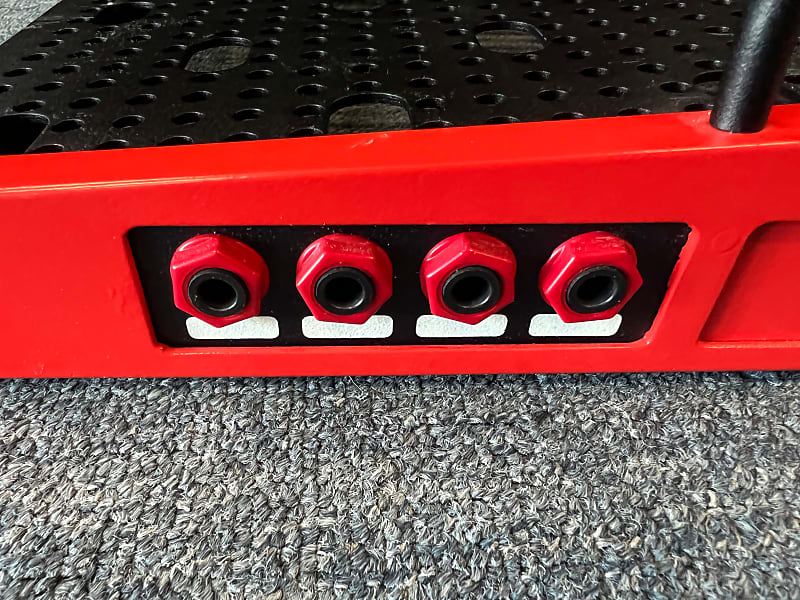 Temple Audio Design Trio 28 pedal board Temple Red w/4x module