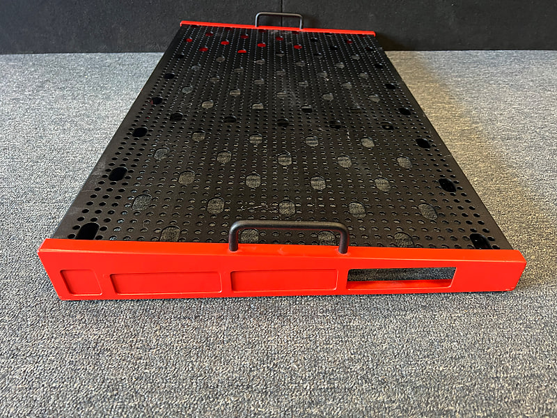 Temple Audio Design Trio 28 pedal board Temple Red w/4x module