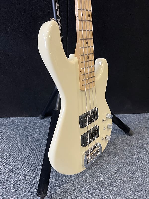 G&L USA Made L-2000 4- string bass. Vintage White. 8.95 lbs w/G&G hard  case. New!