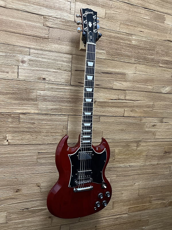 Gibson SG Standard Electric Guitar 2022- Heritage Cherry w/leather soft  case Excellent shape!