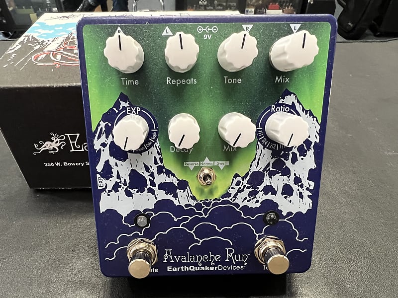 EarthQuaker Devices Avalanche Run Stereo Reverb & Delay w/ Tap Tempo V2  2024 Brick and Mortar Blue Night- Aurora Borealis finish. New!