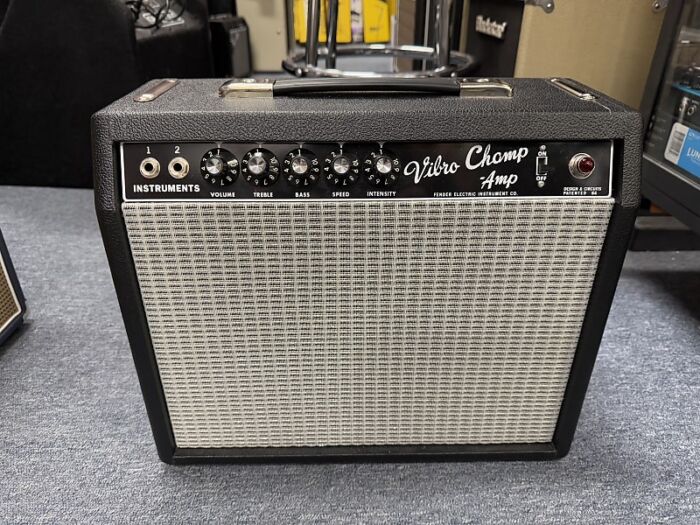 Li'L Dawg  AA764 Vibro Champ Clone Amplifier USA 2022 - black  w/footswitch + cover. Excellent shape!